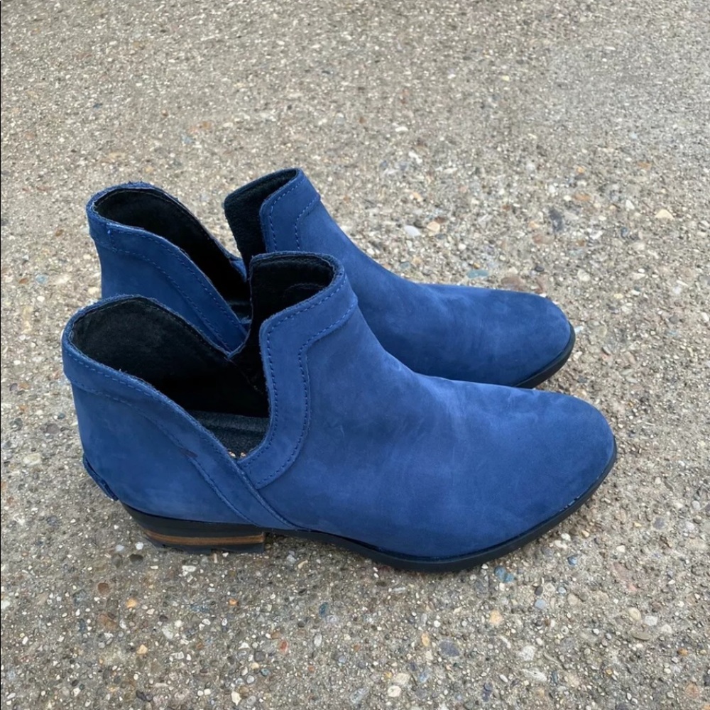 NW/OBOX, Sorel Lolla Cut Out Waterproof Leather Booties, 7M, Lug Sole Boot